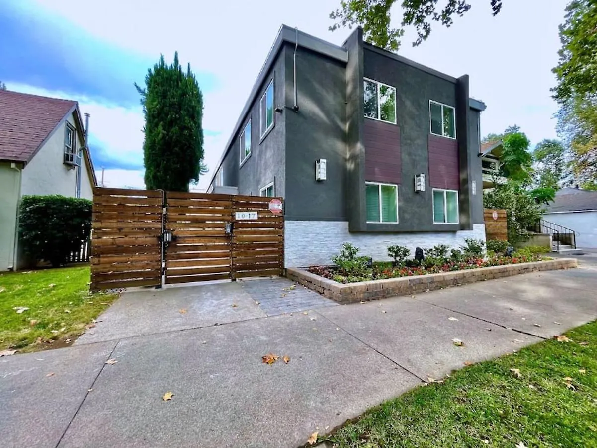 First Floor Gated, Central And Remodeled Apartment Sacramento