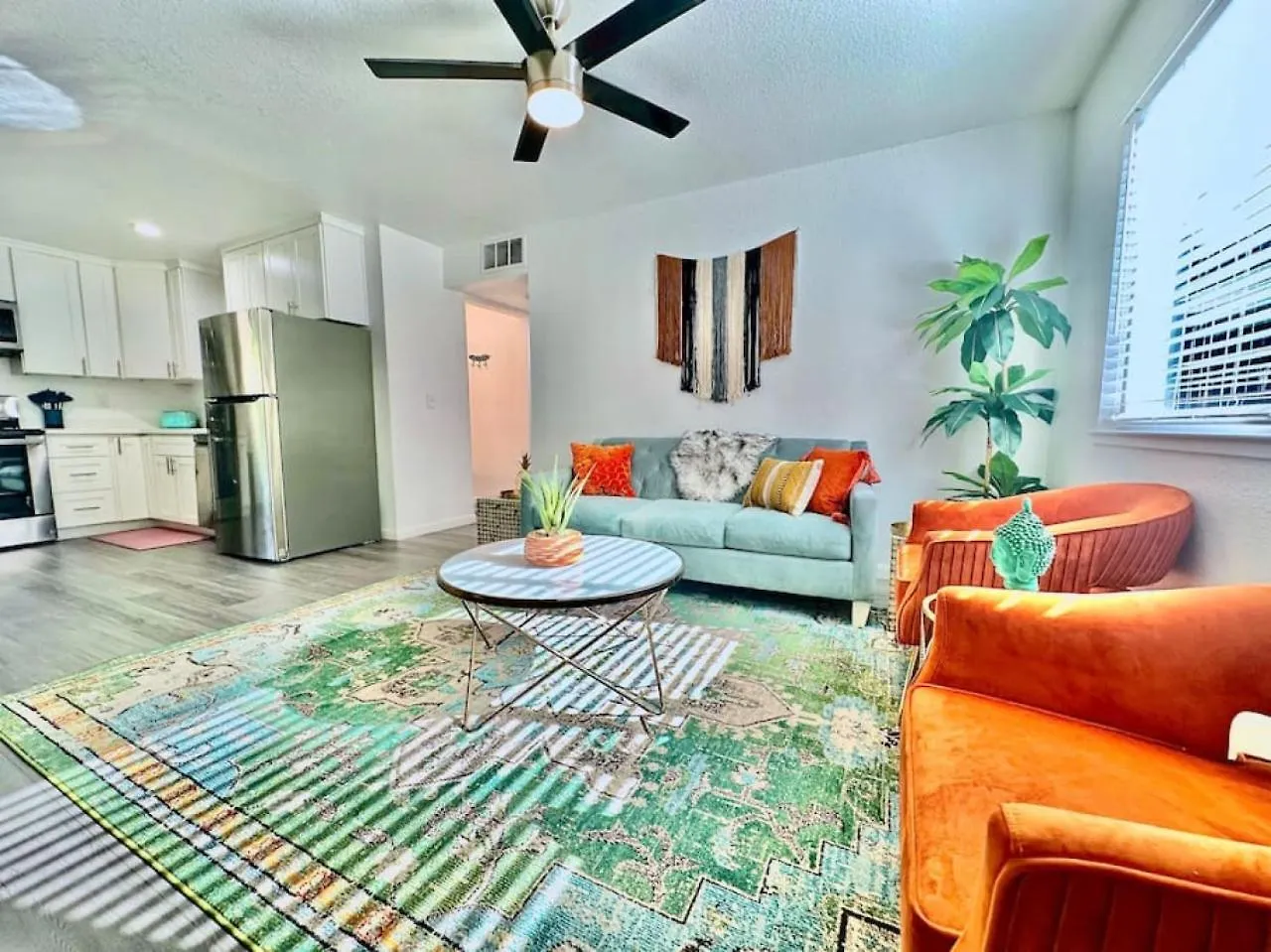 First Floor Gated, Central And Remodeled Apartment Sacramento